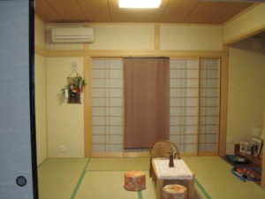 本社　パーツ部の酒井です。