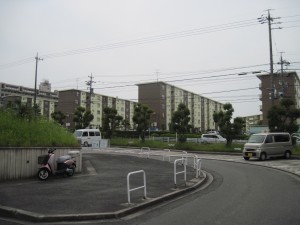 朝倉団地の８棟外壁他補修工事の竣工いたしました。