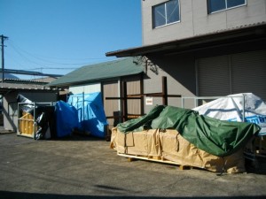 事務所の前まで