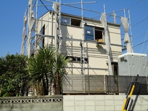 ２世帯提案の離れを建築中です。